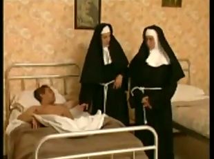 Монахиня, Болница
